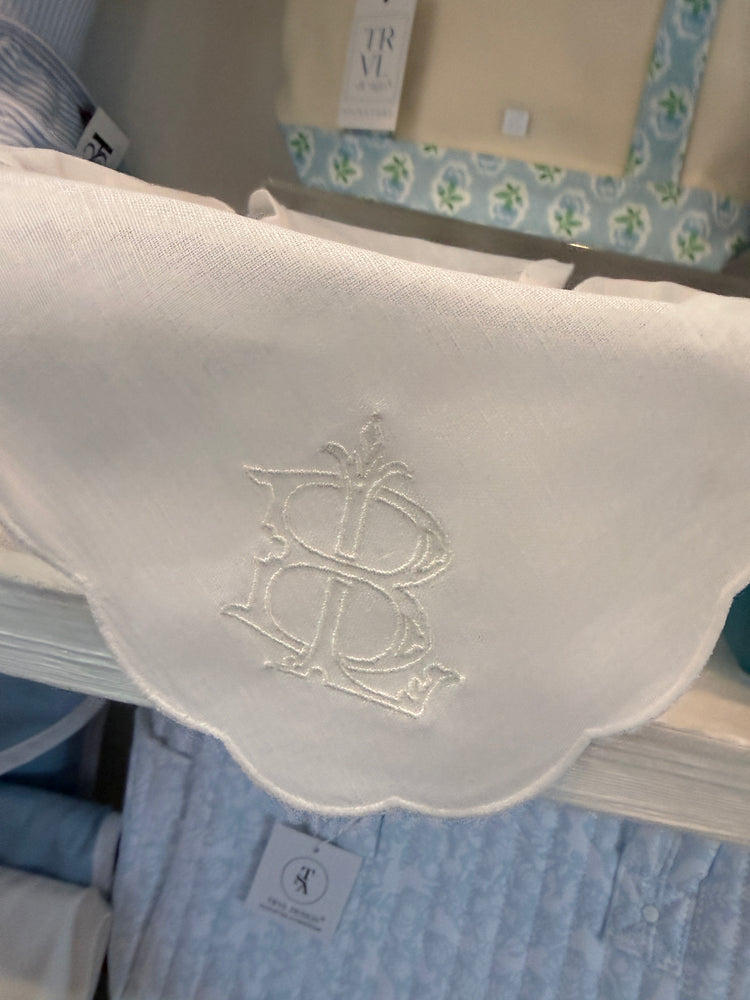 Linen Bun Warmer | Scalloped Edge